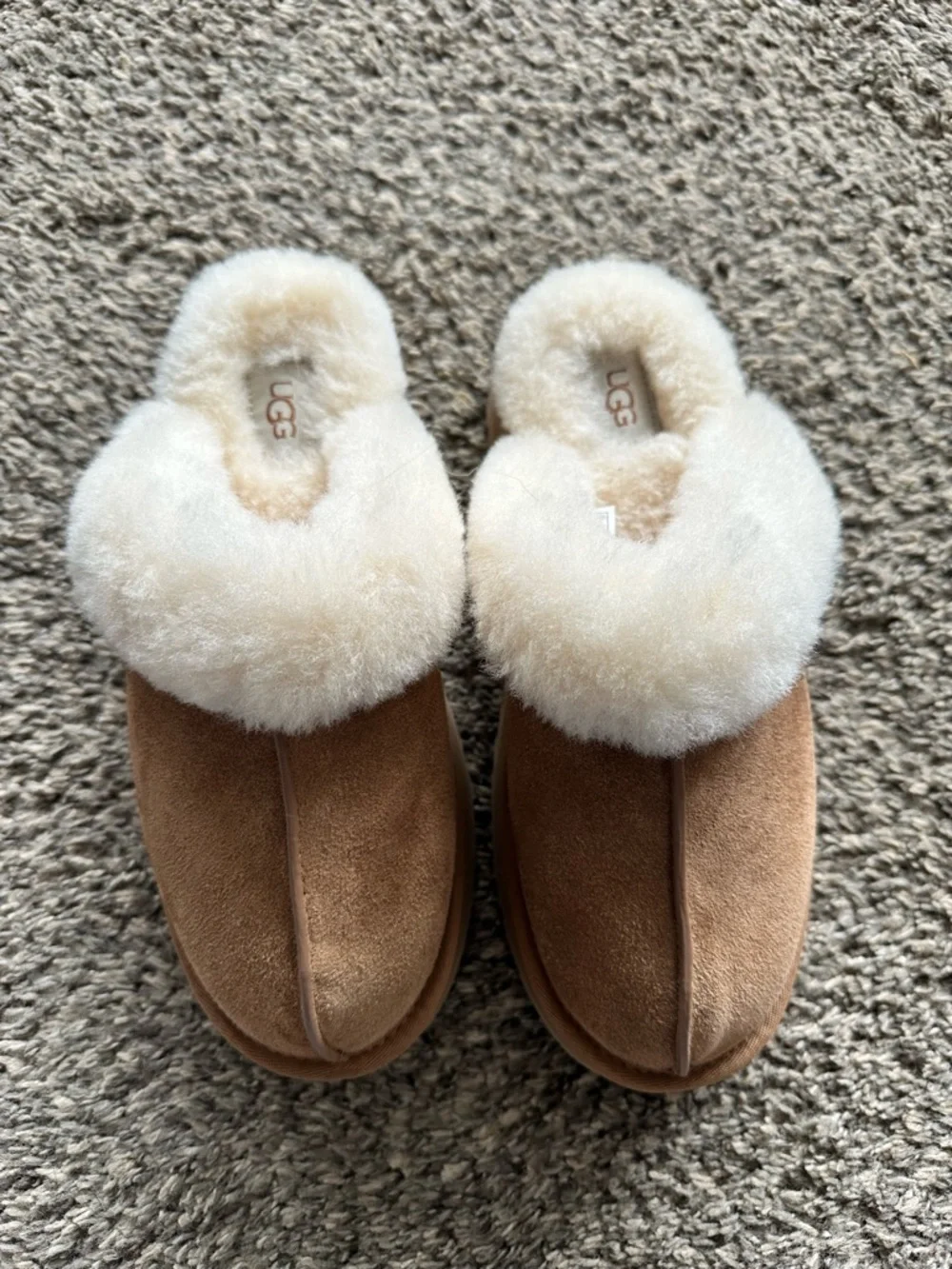 NWOT Women’s UGG Slippers - Picture 2 of 7